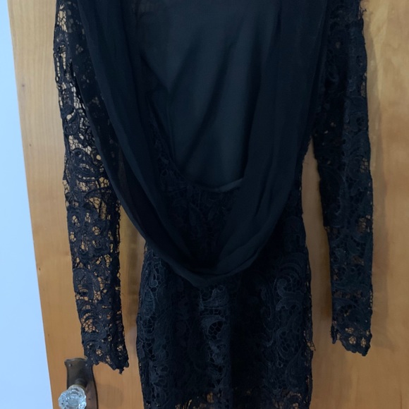 Lace dress - Picture 4 of 4